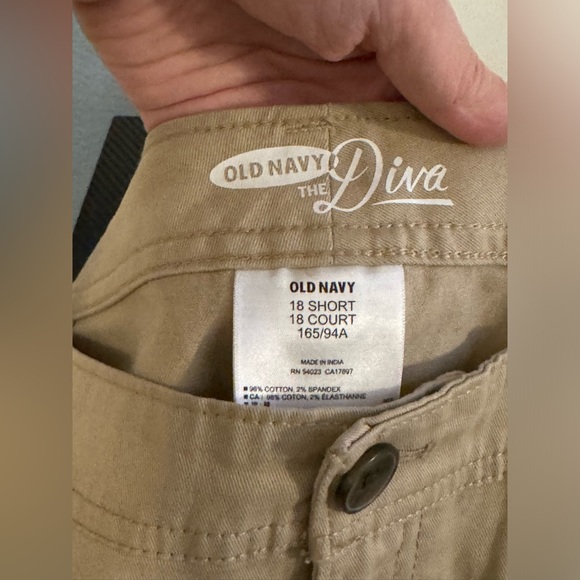 Old Navy The Diva pants size 18 short - Picture 4 of 4